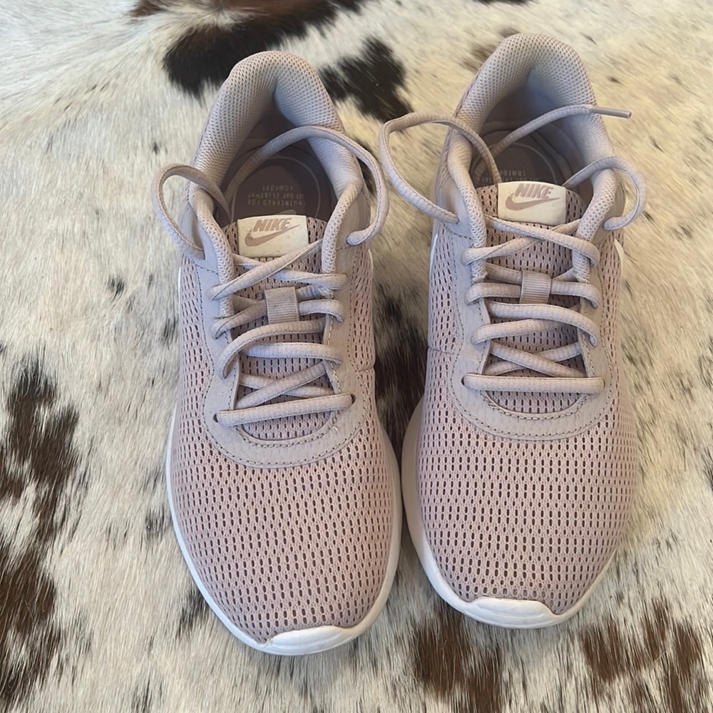 Nike Tennis Shoes